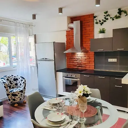 Apartment Mamas V Place Split