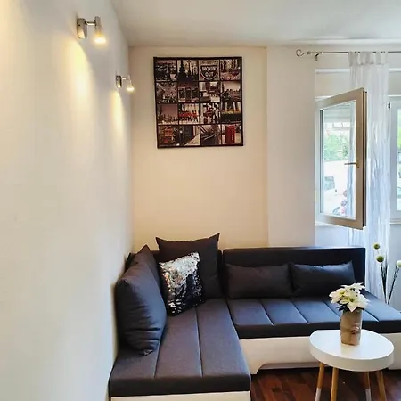 Apartment Mamas V Place Split